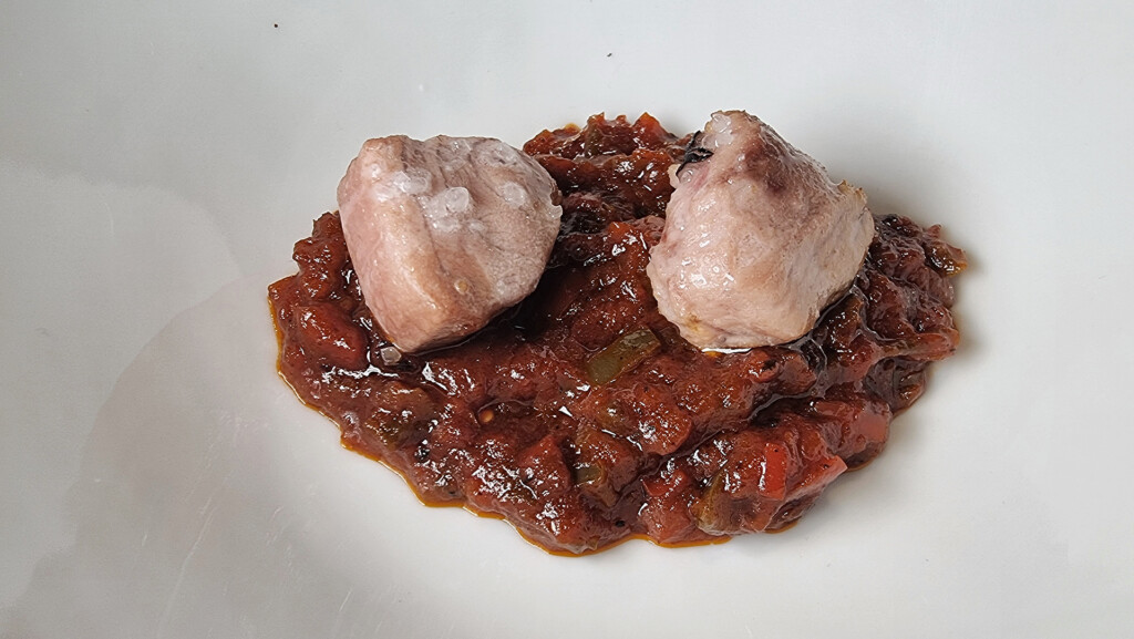 Atún en tomate. Foto: Salva Moreno