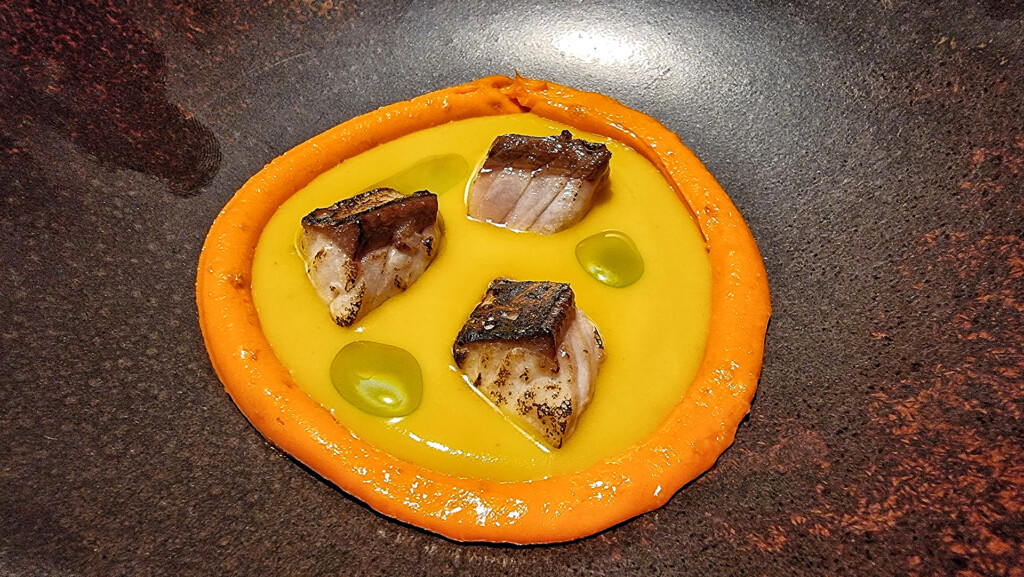 Escabeche de caballa y manteca colorá. Foto: Salva Moreno