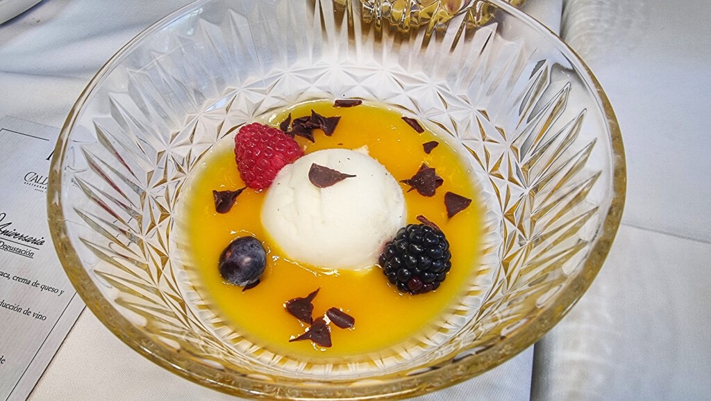 La crema de mango, uno de los postres. Foto: Salva Moreno