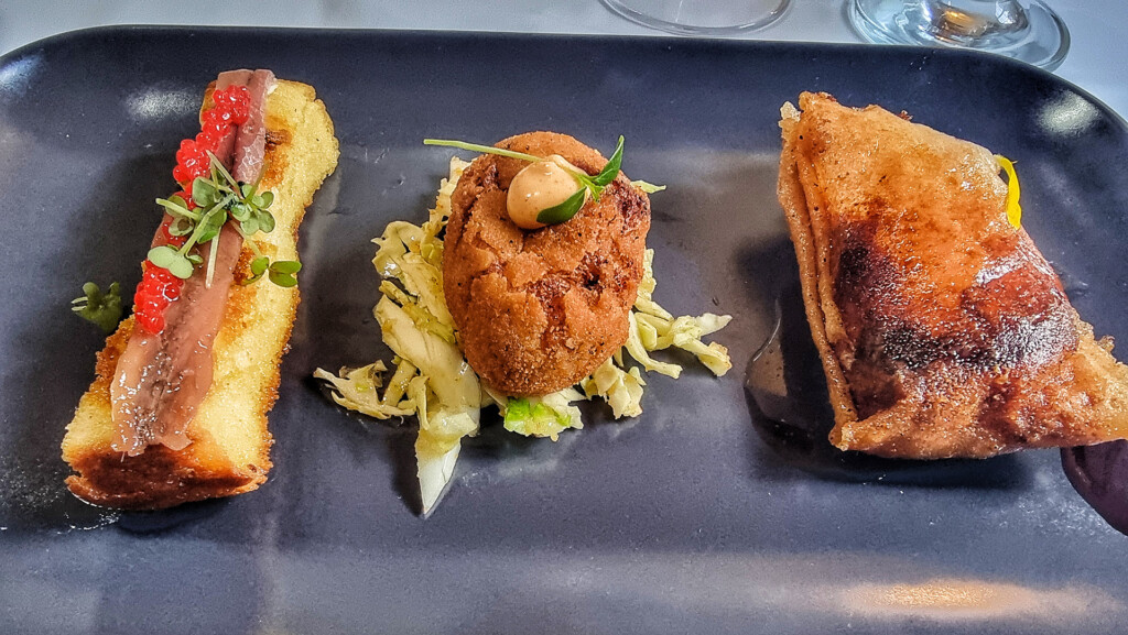 Los tres entrantes del menú. Foto: Salva Moreno