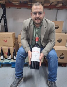 Jorge Bermúdez, en su almacén. Foto: Cedida