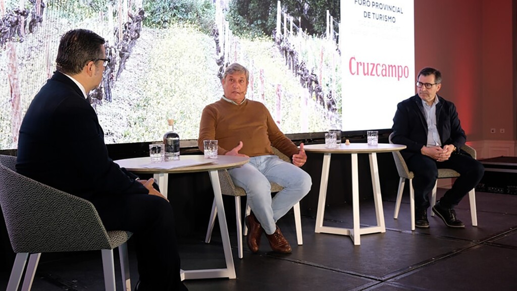José Antonio Medina, José Manuel Bustillo y Pitu Roca. Foto: Grupo 8