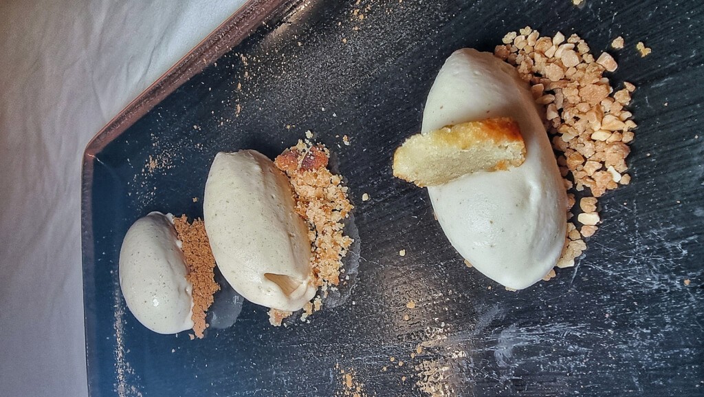 El surtido de helados de amarguillo, torta parda y alfajor. Foto: Salva Moreno