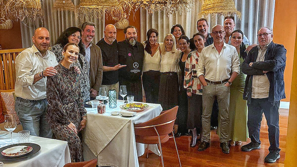Los asistentes a la cena, con Nico Isnard. Foto: SG Plus