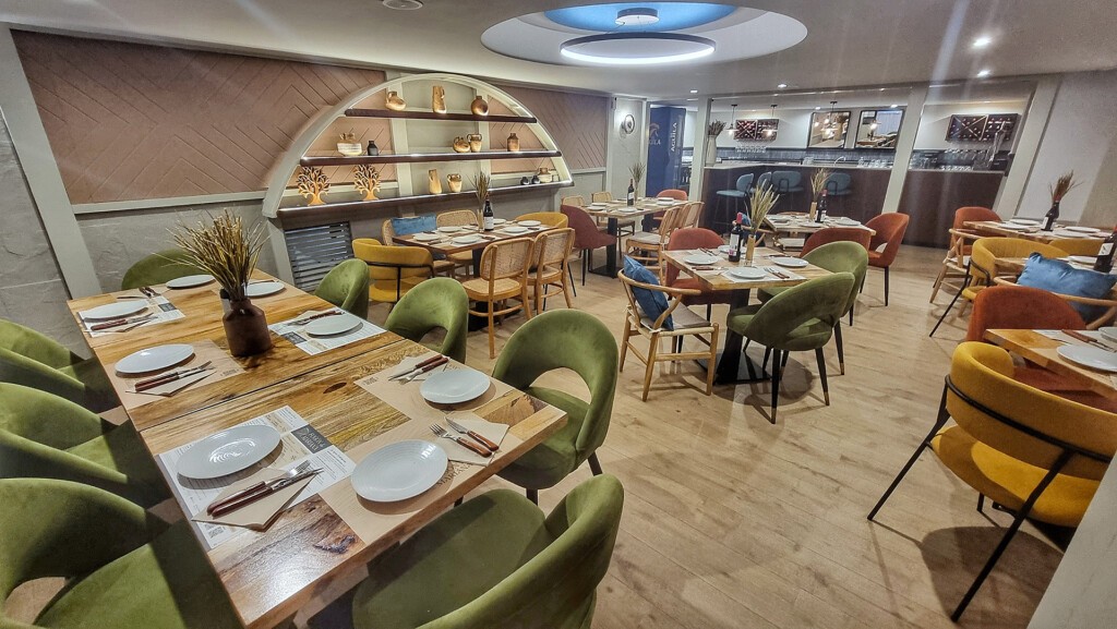 Una de las salas del renovado restaurante. Foto: Salva Moreno
