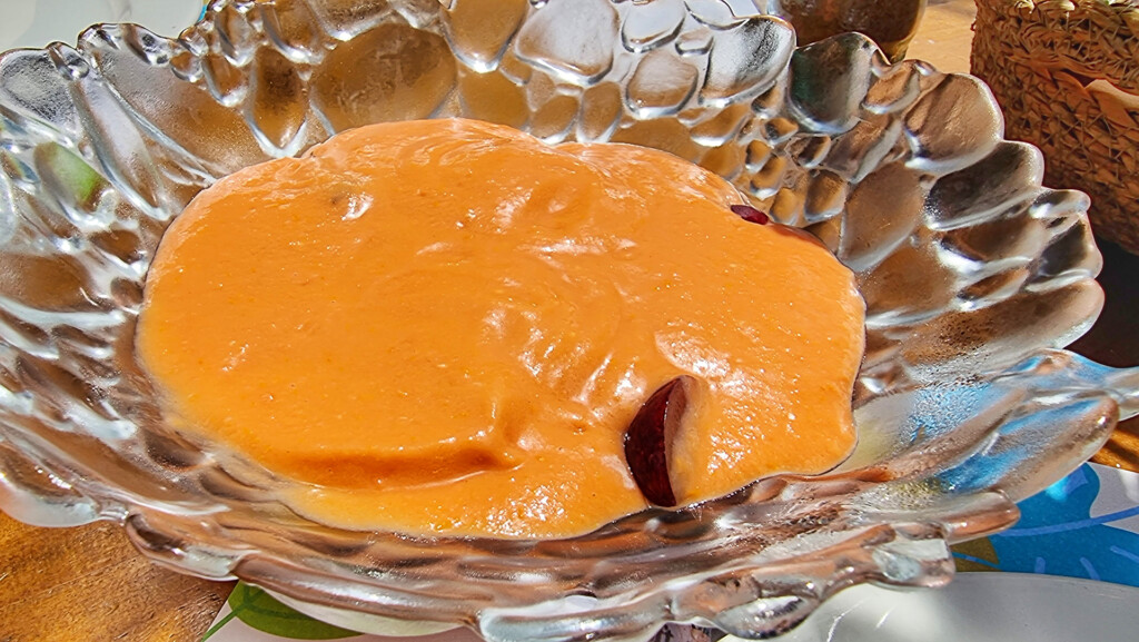 Salmorejo con helado de albahaca y anchoas. Foto: Salva Moreno