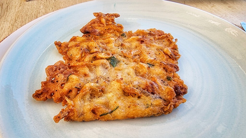 La tortilla de camarones. Foto: Salva Moreno