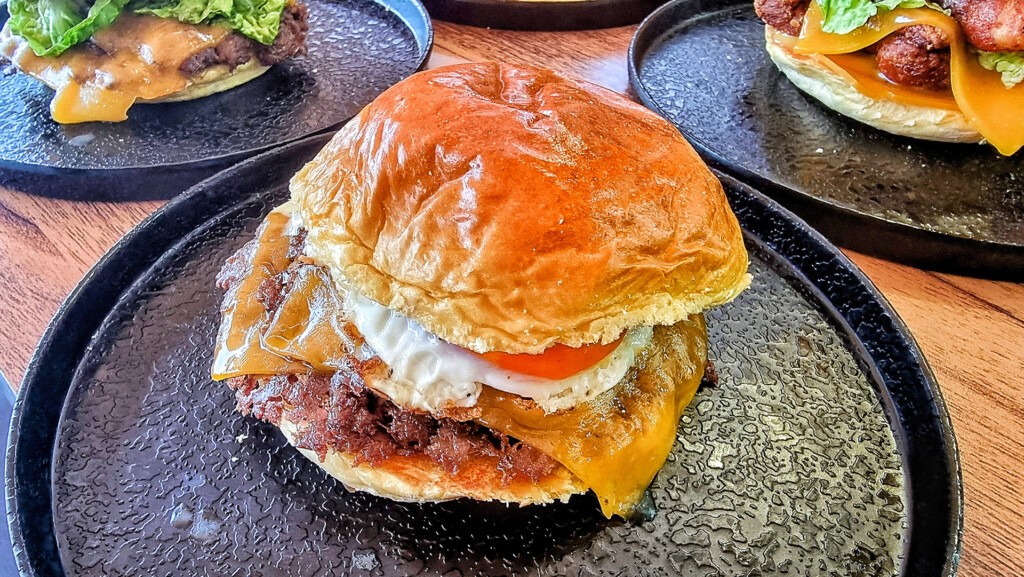 Las burgers de retinto de Atipico ya están en La Barrosa 7 Otra de las hamburguesas de retinto. Foto: Salva Moreno