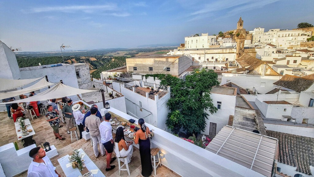 L'apéro, en la noche del encuentro. Foto: Salva Moreno