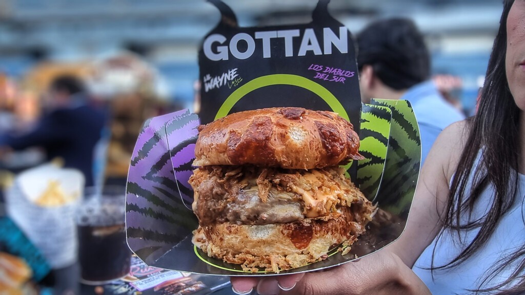Una de las hamburguesas del evento. Foto: Salva Moreno