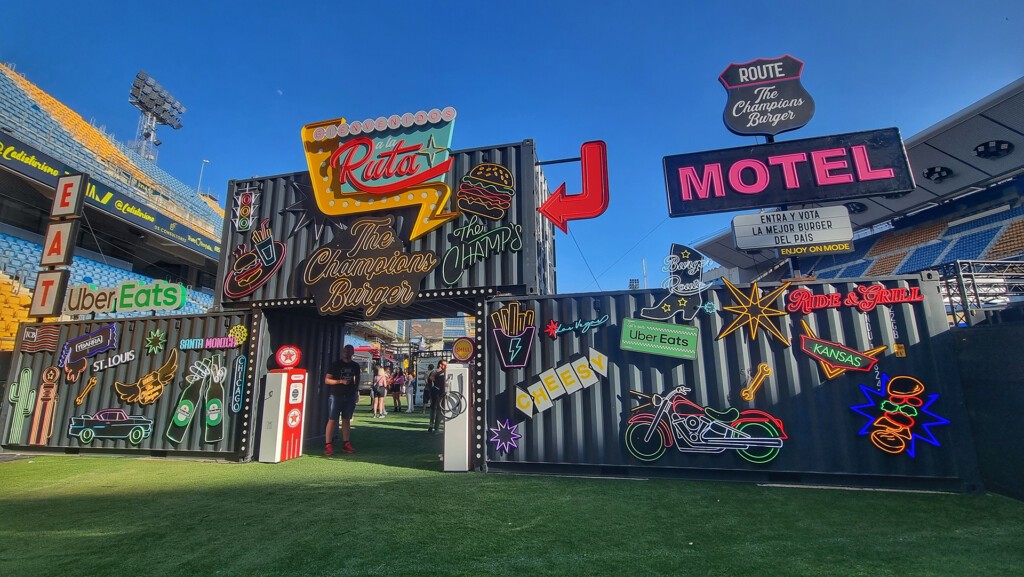 La entrada al The Champions Burger. Foto: Salva Moreno