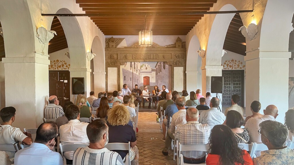 50 años de un vino pionero bien merecen una celebración a la altura 4 La mesa redonda contó con numeroso público. Foto: Salva Moreno