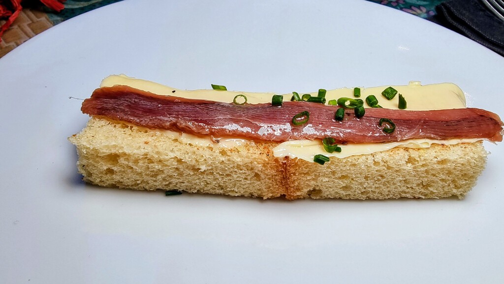 La anchoa con mantequilla ahumada. Foto: Salva Moreno