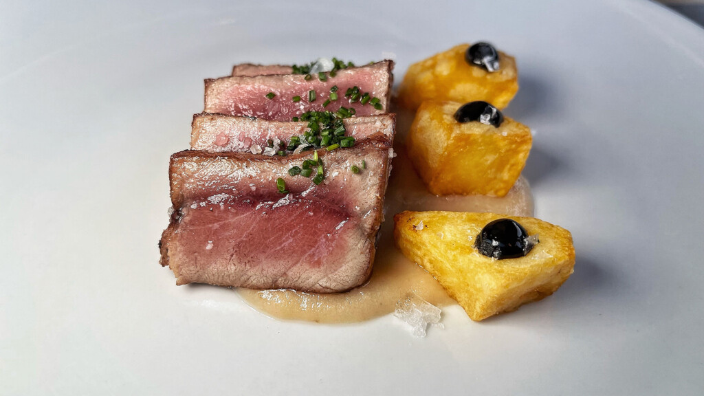 Lomo de atún al whisky. Foto: Salva Moreno