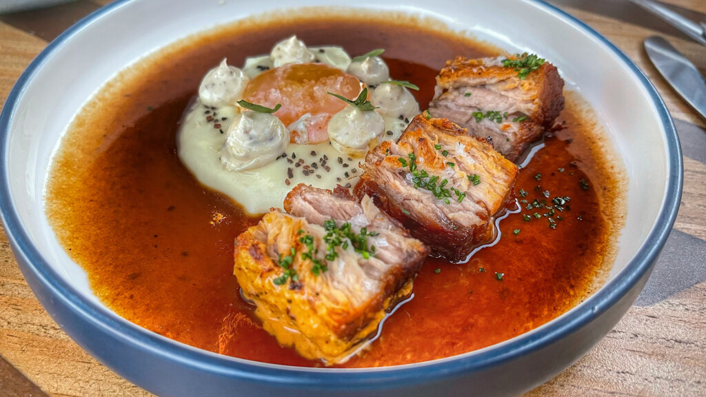 Panceta ibérica con chimichurri coreano. Foto: Salva Moreno