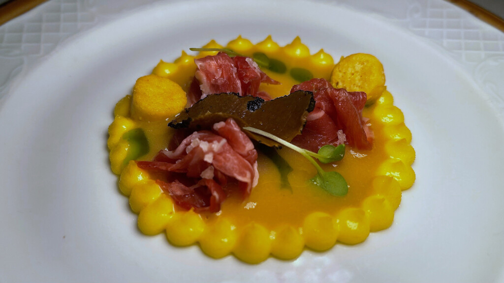 Las láminas de presa con suero de cebolleta. Foto: Salva Moreno