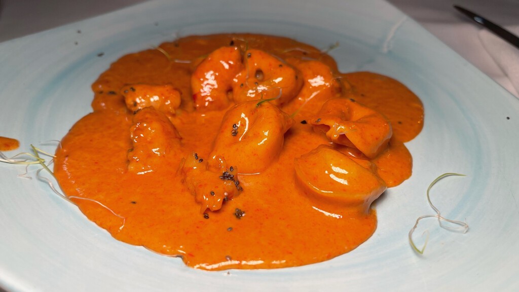 Los tortellini a la crema con carabinero. Foto: Salva Moreno