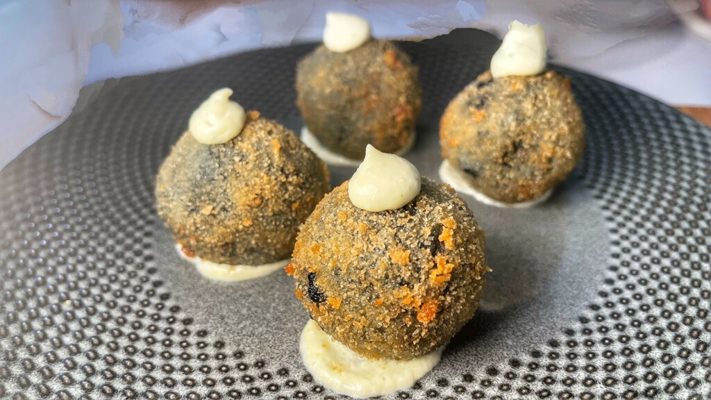Croquetas del guiso de calamares. Foto: Salva Moreno