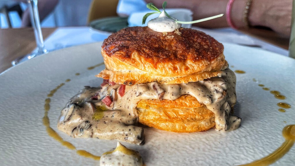 La tartita de setas trufadas, uno de los clásicos de El Árbol Tapas. Foto: Salva Moreno