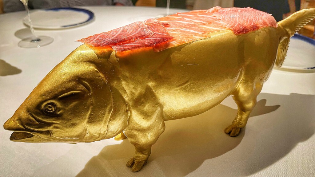 El peculiar plato del jamón de almadraba. Foto: Salva Moreno