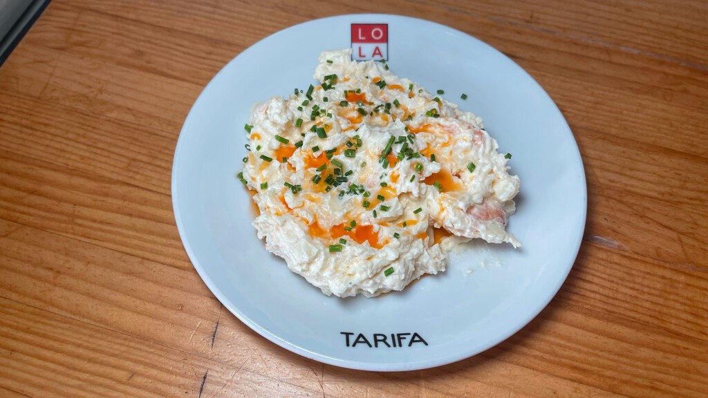 La ensaladilla, buque insignia de El Lola. Foto: Salva Moreno