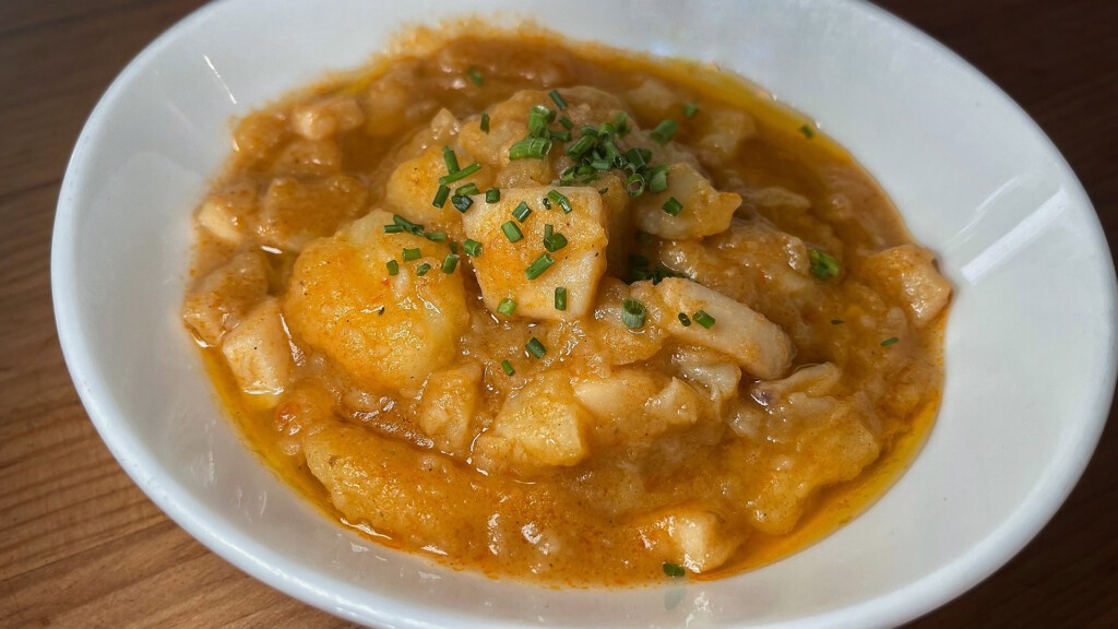 Papas con chocos. Foto: Salva Moreno