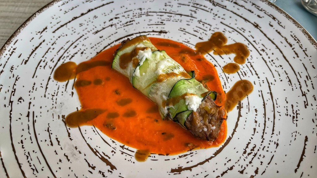 Canelón de calabacín a la grazalemeña con venado. Foto: Salva Moreno