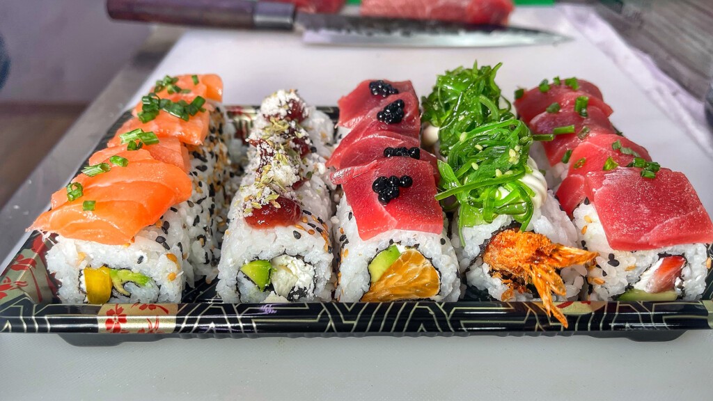 Una de las bandejas de sushi. Foto: Salva Moreno