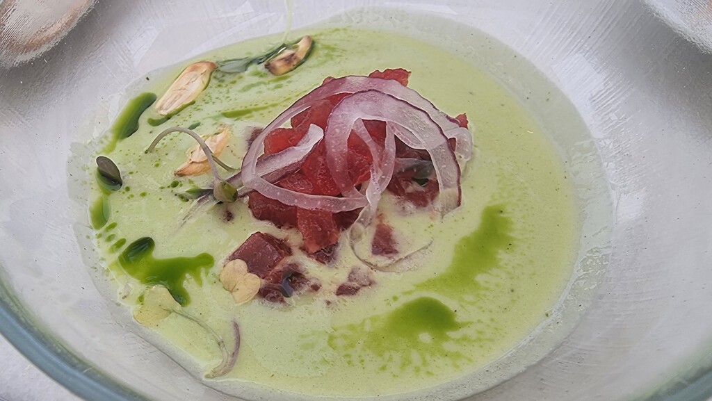 El ceviche de atún de L'apéro. Foto: Salva Moreno