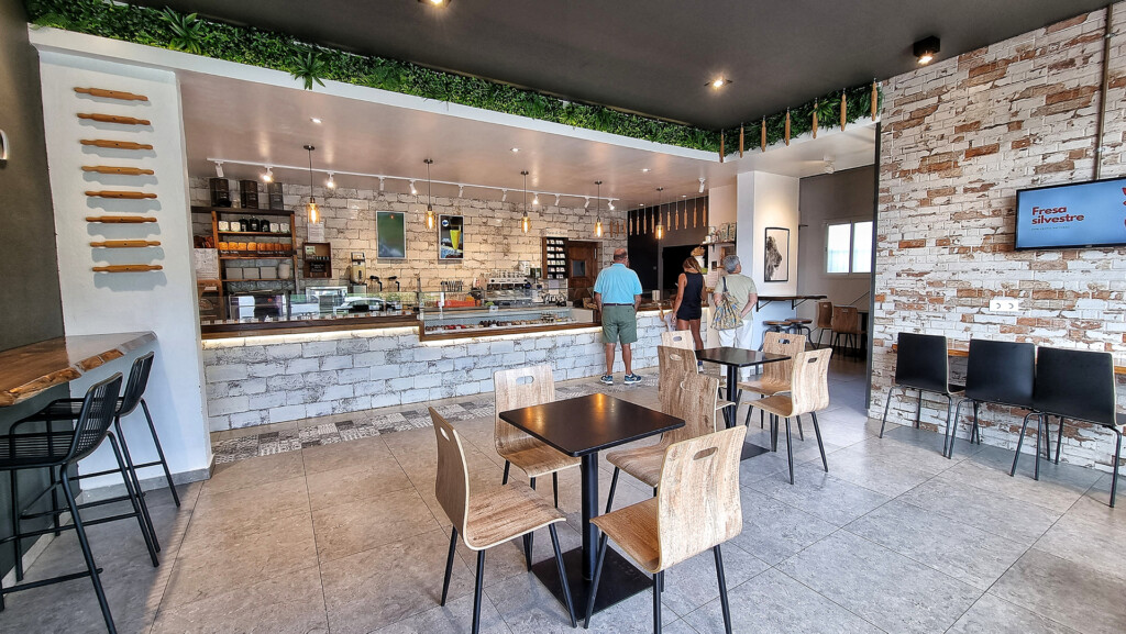 Interior de la pastelería de Castellar. Foto: Salva Moreno