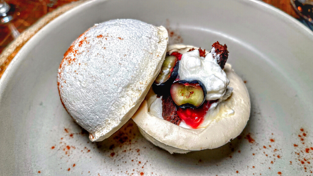 El postre, luna de merengue. Foto: Salva Moreno