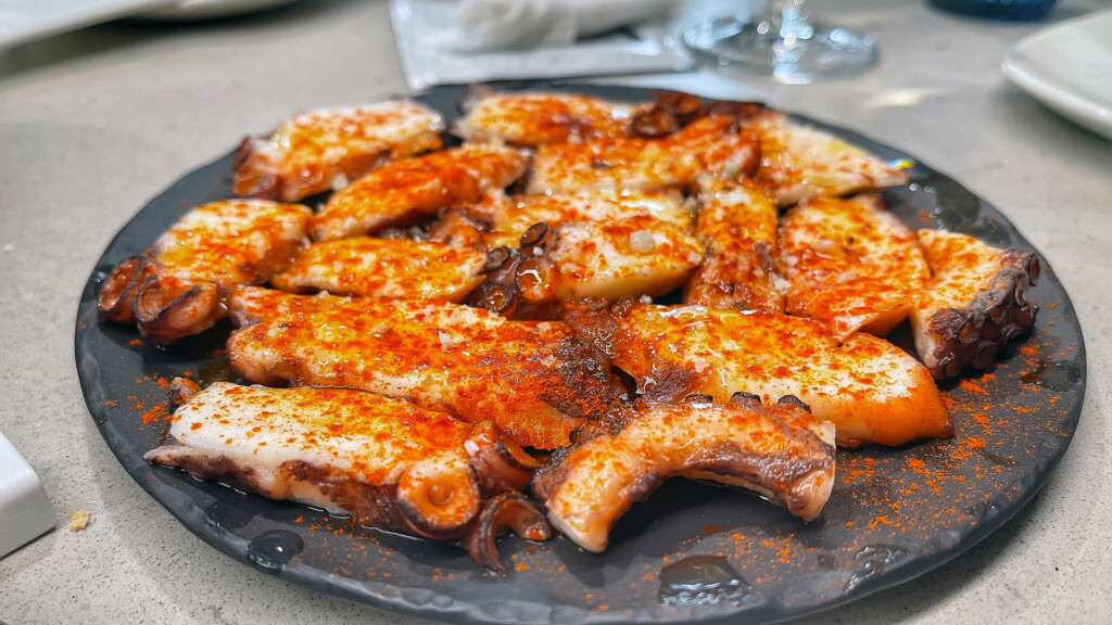 El restaurante de Granada en plena sintonía con la Lonja de Motril 7 Pulpo de Motril a la gallega. Foto: Salva Moreno