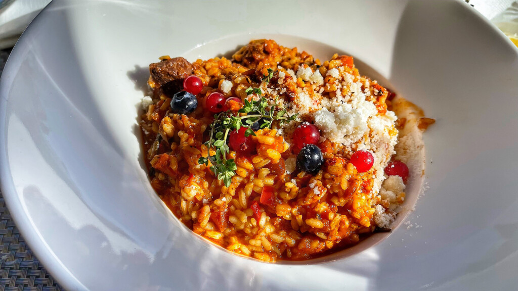 El rincón del Albaicín para disfrutar de las vistas… y la comida 8 Arroz con jabalí y setas. Foto: Salva Moreno
