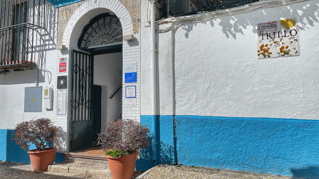 El rincón del Albaicín para disfrutar de las vistas… y la comida 4 Entrada al restaurante El Trillo. Foto: Salva Moreno