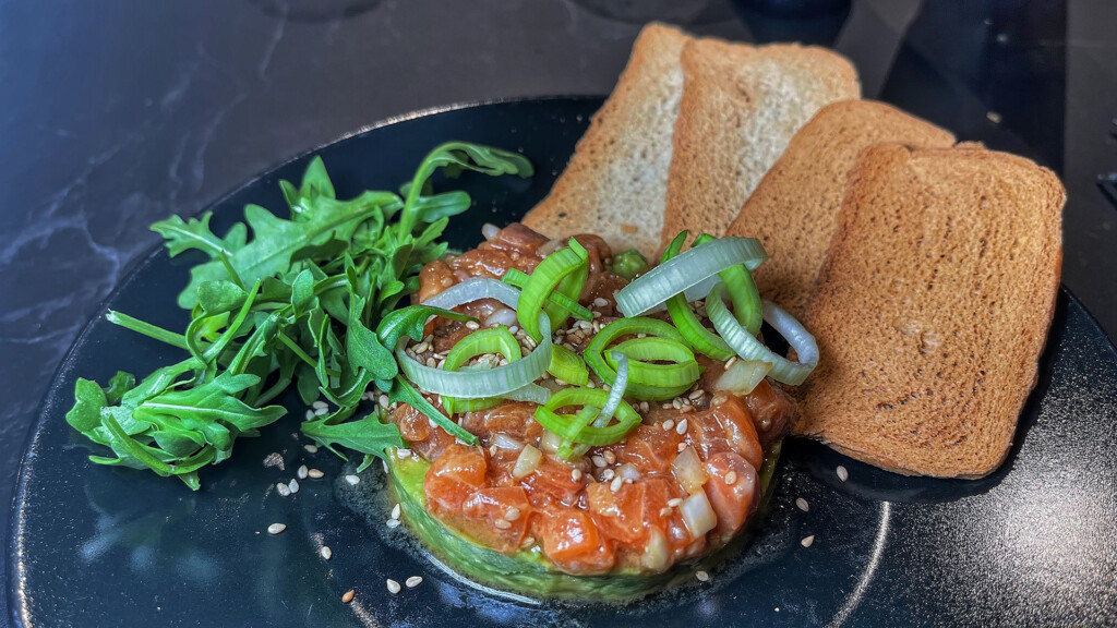 Tartar de salmón. Foto: Salva Moreno