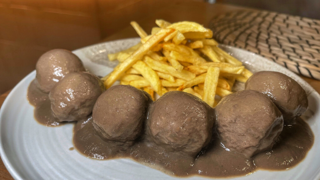 Las albóndigas de vaca y salsa de setas. Foto: Salva Moreno