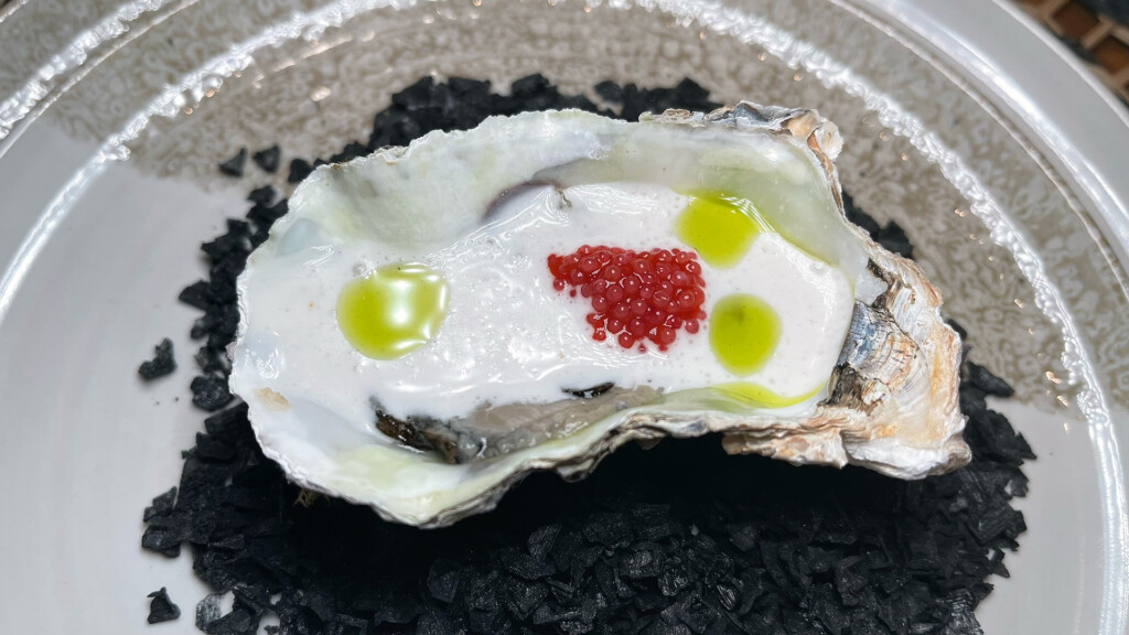 Ostras, en la oferta del restaurante de Enrique Pérez. Foto: Salva Moreno