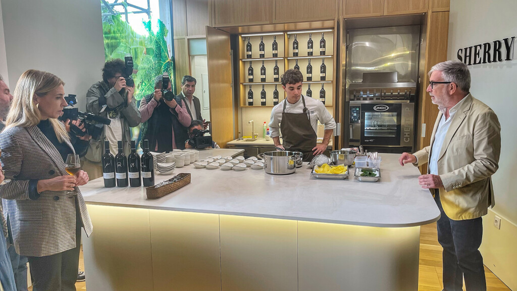 Presentación del Aula Enogastronómica a cargo de Pepe Ferrer. Foto: Salva Moreno