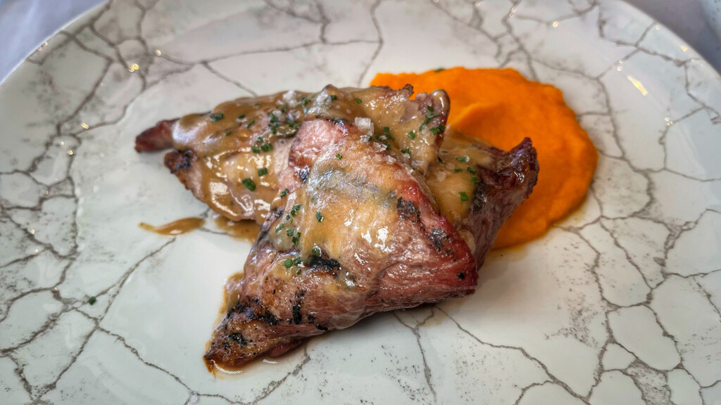 Pluma ibérica con parmentier de calabaza. Foto: Salva Moreno