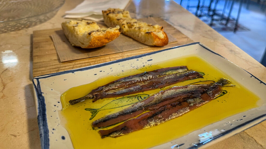 Anchoas con pan y mantequilla. Foto: Salva Moreno