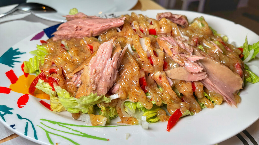 De ensaladilla a ramen: La Quinta Almena abre en Arcos 5 Una de las ensaladas de Iván Suárez. Foto: Salva Moreno