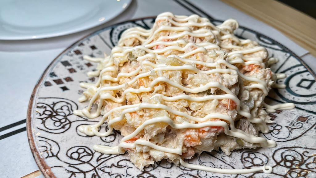 De ensaladilla a ramen: La Quinta Almena abre en Arcos 6 Ensaladilla. Foto: Salva Moreno