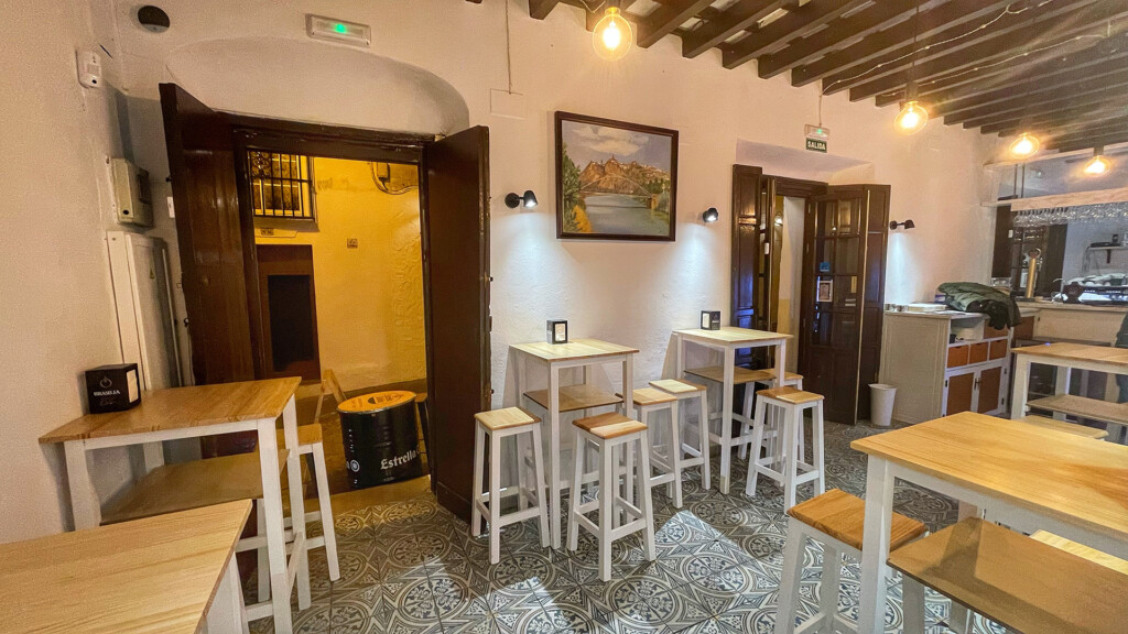 De ensaladilla a ramen: La Quinta Almena abre en Arcos 4 Interior de La Quinta Almena. Foto: Salva Moreno
