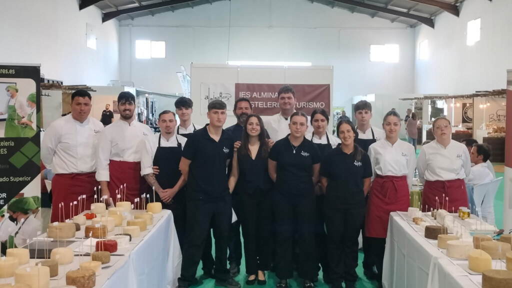 Los alumnos del IES Alminares se encargaron del servicio. Foto: Cedida