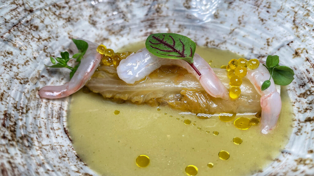 Cogollo confitado con gamba blanca. Foto: Salva Moreno