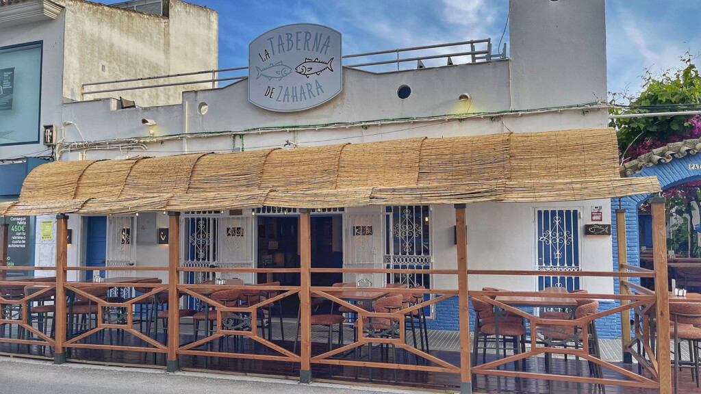 Frontal de La Taberna de Zahara. Foto: Salva Moreno