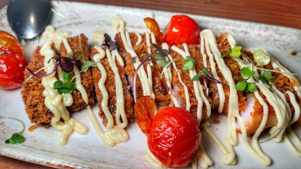 Tonkatsu de ventresca de atún rojo salvaje y mayo japo. Foto: Salva Moreno