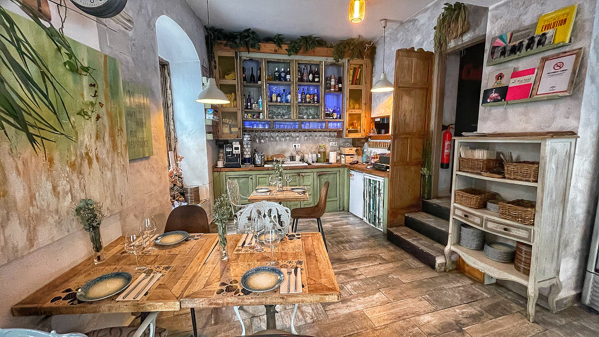 4 Estaciones comienza el camino a su décimo cumpleaños y el regreso al origen 6 Aspecto parcial del interior del restaurante. Foto: Salva Moreno