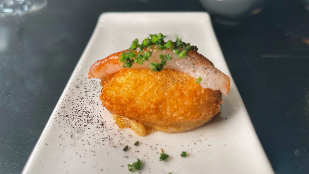 Ghoa: un viaje entre Andalucía y el mundo… desde Chipiona 6 La croqueta Ghoa. Foto: Salva Moreno