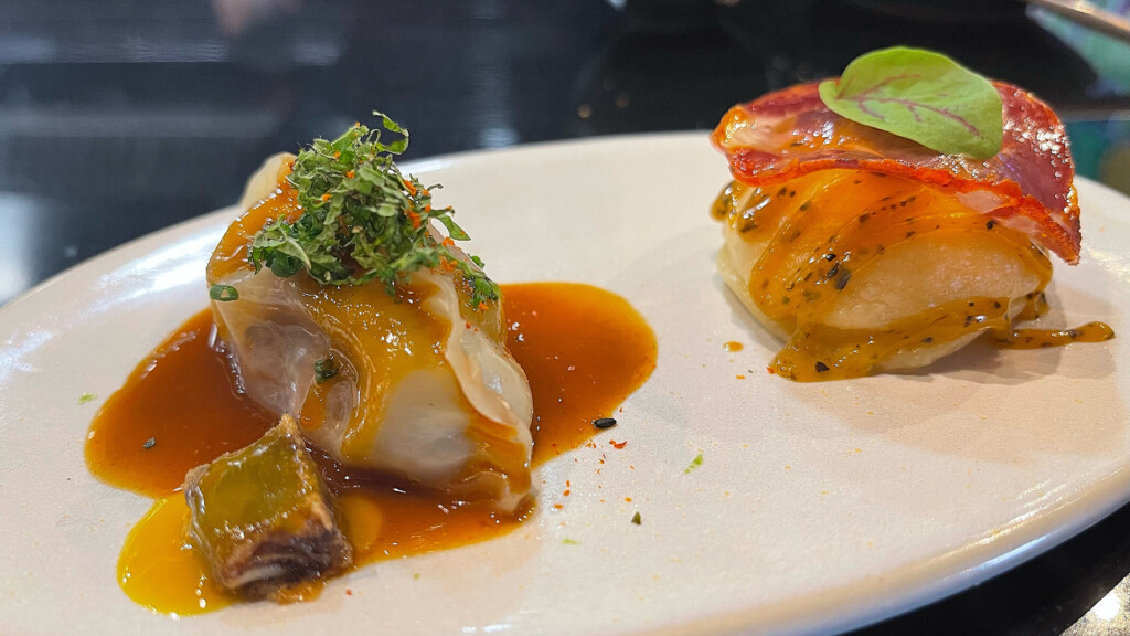 Ghoa: un viaje entre Andalucía y el mundo… desde Chipiona 8 El dumpling de berza y el gnocchi Caccio e Pepe. Foto: Salva Moreno